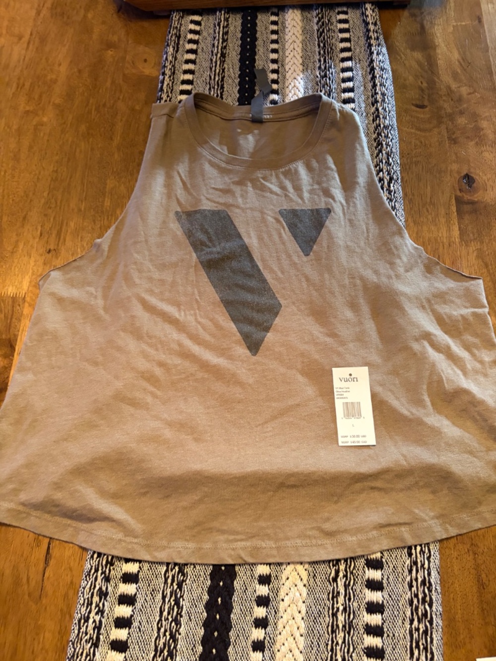 Vuori Tshirts and muscle tanks PLUS 2 FREE - Picture 4 of 9